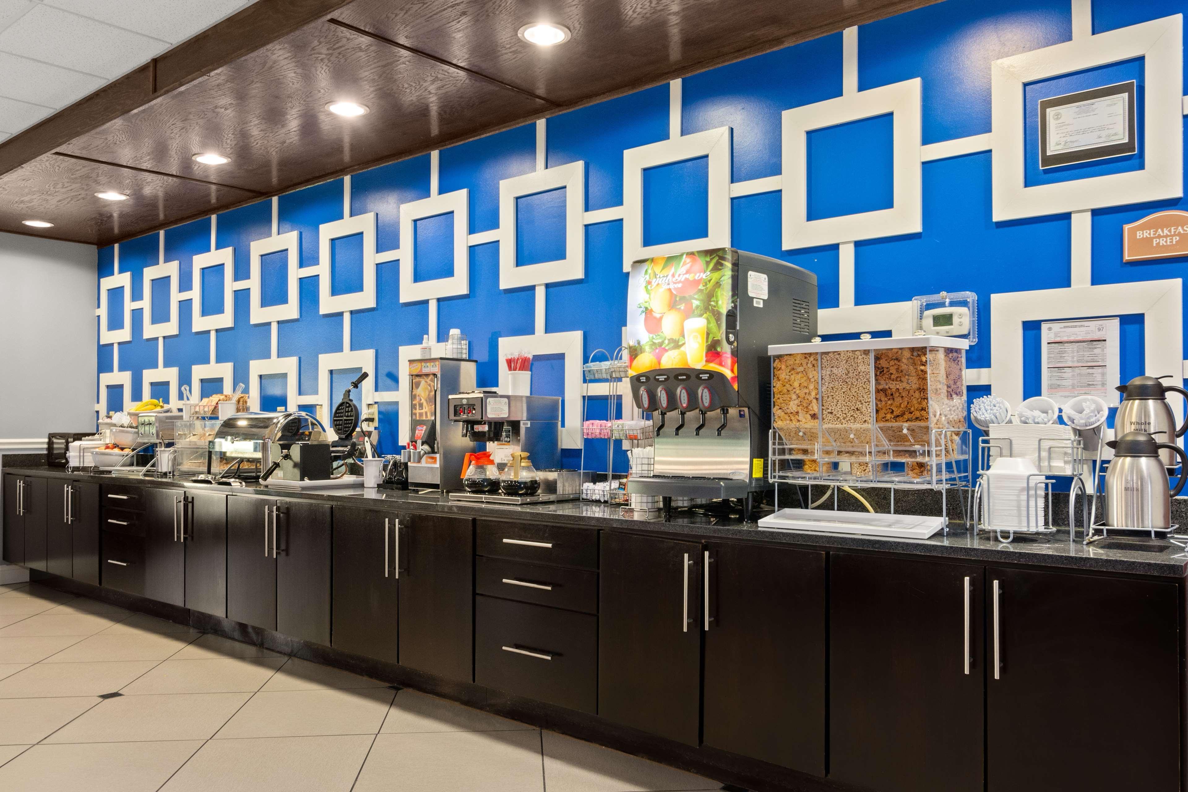 Surestay Plus Hotel By Best Western Portland Route 52 West Экстерьер фото